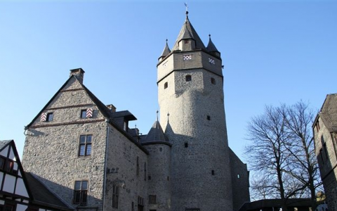 当我们再谈青年旅舍时，我们在谈什么？