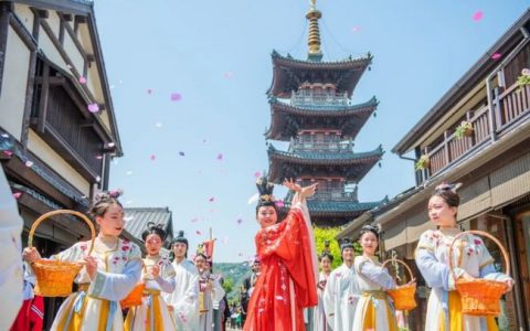 文旅科技化关乎生存？五一假期5家旅企的“智慧”练兵