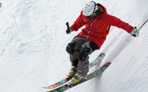 从一墩难求到社交货币，吉祥物冰墩墩如何成为流行符号？