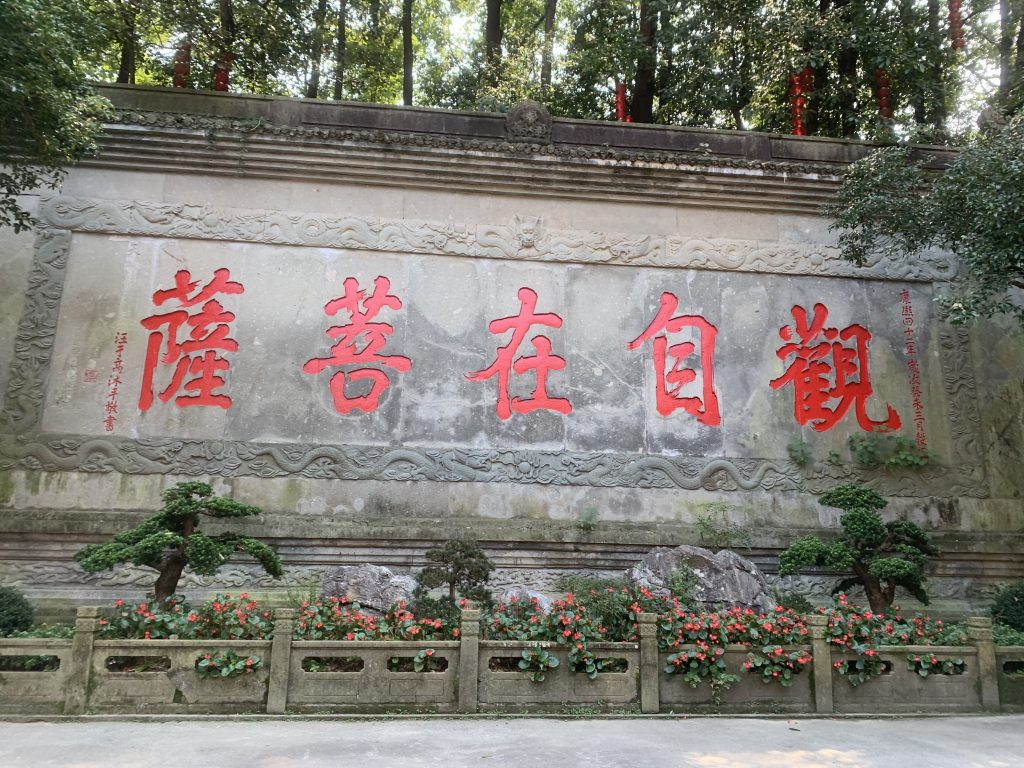 当代年轻人，都在寺庙旅游