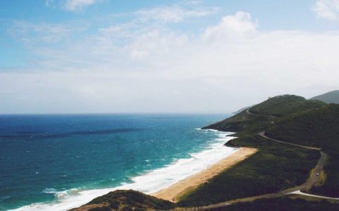 筑牢人才底座 支撑产业长远