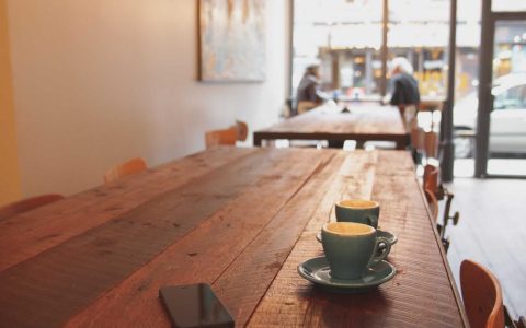 强化人才支撑 推动产业升级