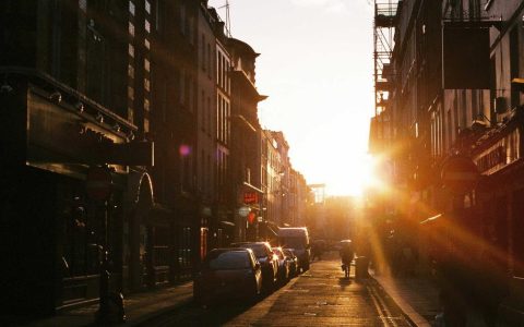 **老手艺新面孔：非遗IP的现代转生术**