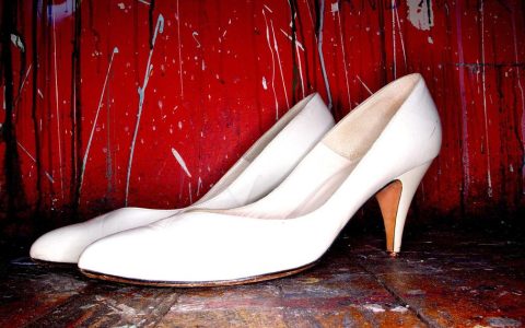 Write article about 文商旅融合发展 with a unique title.# 从一个 packs 到一个世界：文商旅融合的消费新逻辑