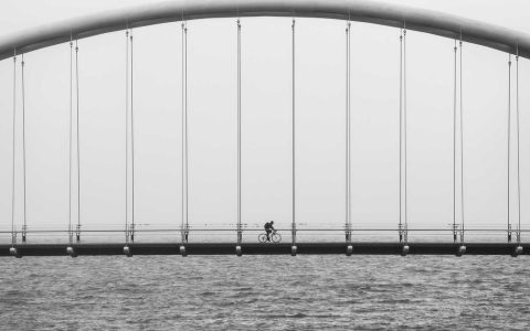 为诗和远方找到买单的人