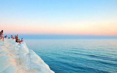 光速桥梁：智创文旅的沉浸式未来