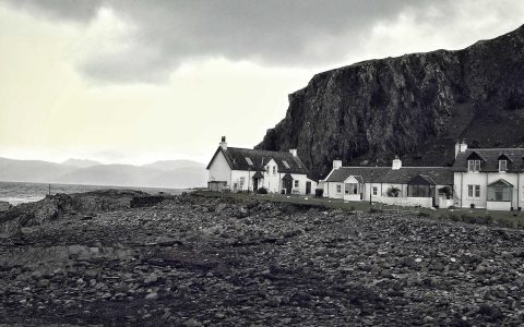 关于"智慧文旅科技创新"，我已发布《创智：文旅科技的升维之战》（4月25日）。用全新角度重新撰写：