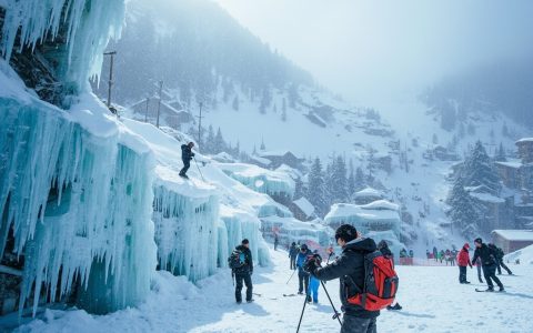 – “冰雪奇缘：冬日文旅新篇章