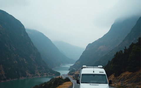 车轮上的自由：房车自驾点燃公路旅游新潮