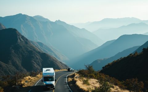 房车自驾与公路旅游：自由之路